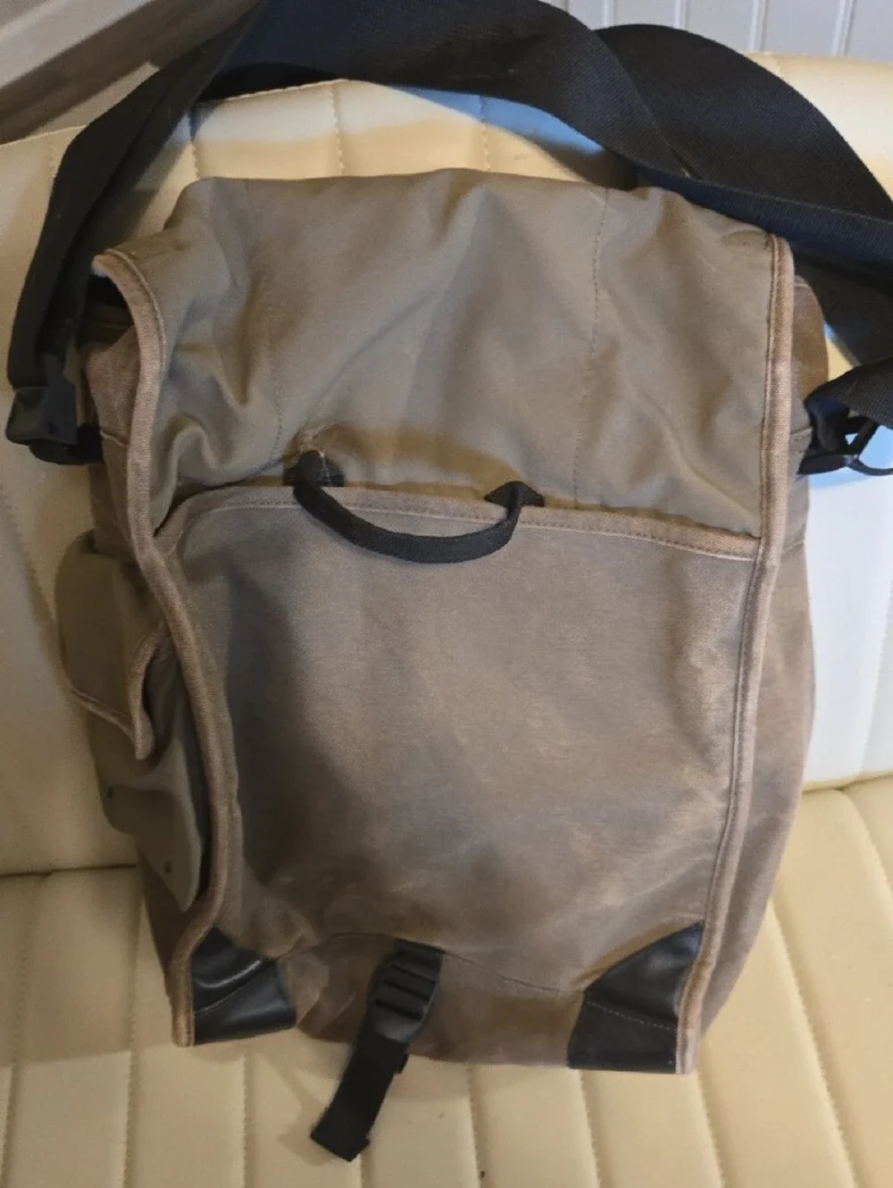 Nike casual messenger